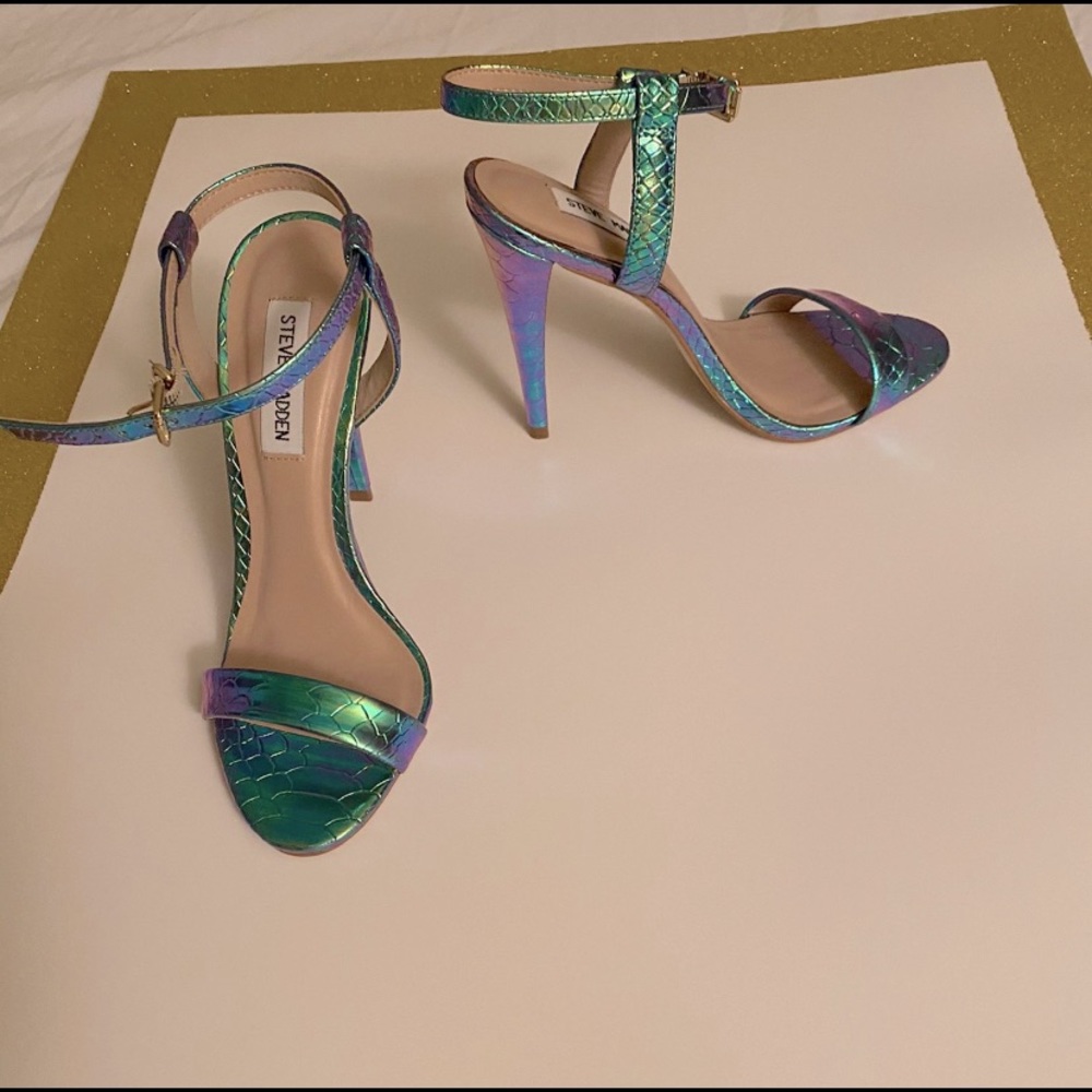 Steve Madden Sane Snakeskin Heels
Size 7 us